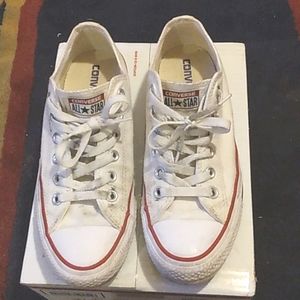 Women's Converse Sneakers in good condition just need wash